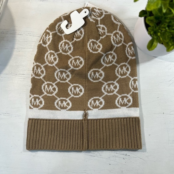 Michael Kors Beanie, Women’s, Tan and White, One Size, NWT - Picture 4 of 5